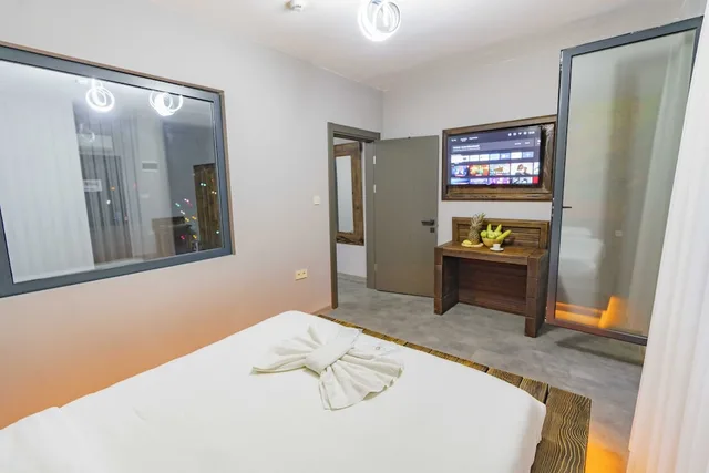 Exclusive, Lanai, Queen Bed, River View, Sofa، MacarTasi hotel 1/3