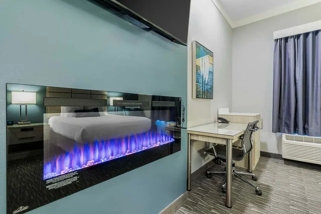 جناح بسرير فردي وسرير كوين بشرفة مع أريكة، Hotel Peppertree Bend, BW Premier Collection 5/7