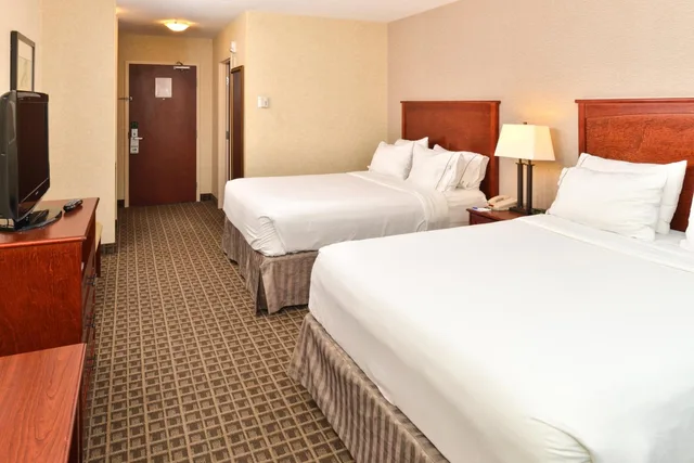 جناح بسرير كينج بغرفة نوم واحدة، Holiday Inn Express And Suites Edmonton North 2/4