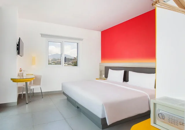 Smart, Queen Bed, Amaris Hotel Setiabudi 1/3