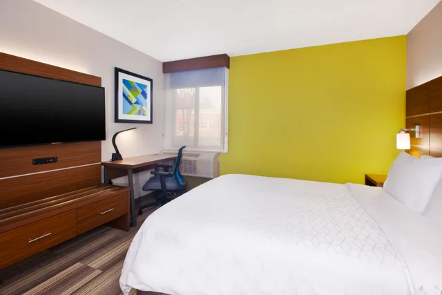 غرفة بسرير مزدوج، Holiday Inn Express Fairfax - Arlington Boulevard 1/3