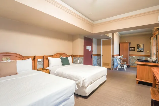 غرفة قياسية ثلاثية بسرير مزدوج وسرير فردي، Hotel de Trianon 6/10