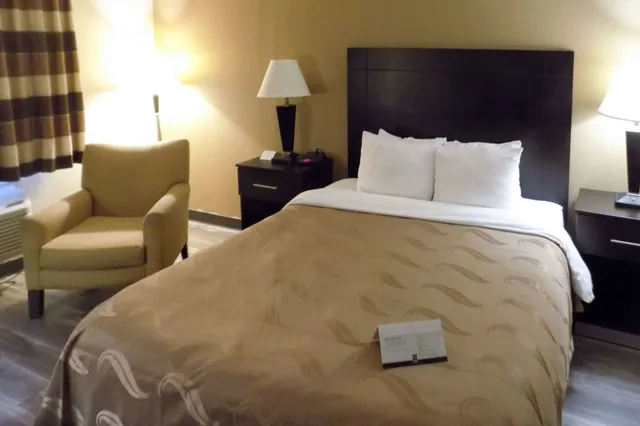 غرفة بسرير كوين لذوي الإعاقة، Quality Inn DFW - Airport 2/6