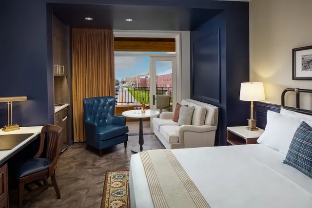 استوديو بسرير كينج، The Benson Hotel and Faculty Club 2/4