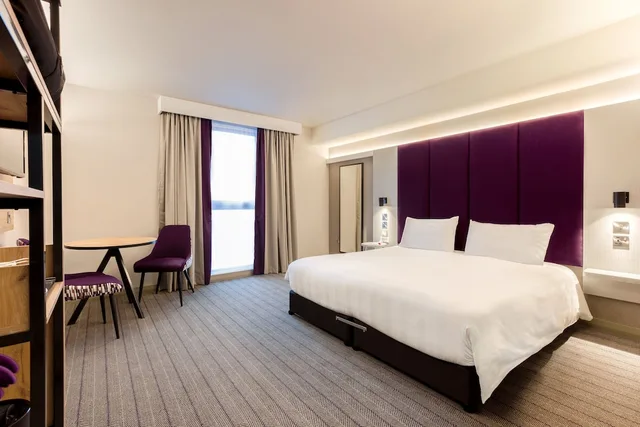 غرفة قياسية بسرير مزدوج لذوي الإعاقة، Premier Inn Glasgow Newton Mearns (M77 J4) 2/5