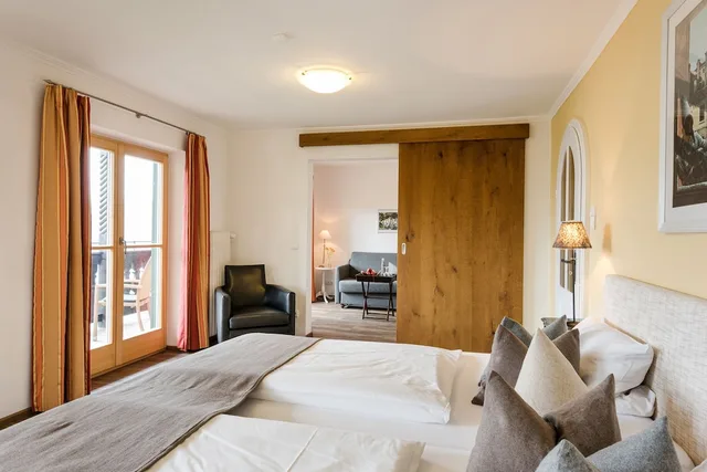 جناح بسرير كينج بإطلالة على البحيرة بشرفة بغرفة نوم واحدة مع أريكة، Exclusive Hotel Der Westerhof 2/10
