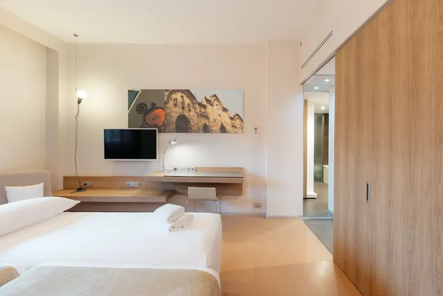 Deluxe, 1 King and 1 Single Beds, with Extra Bed, BARCELO VALENCIA 3/4