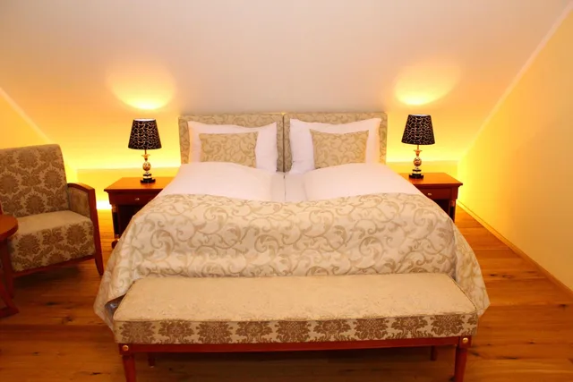 Room, Double Bed, See Gruner Baum 2/4