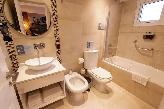 غرفة قياسية رباعية بسرير كوين وسريرين منفصلين، Alto Andino Hotel Formerly Alto Andino Urban Lodge 8/8