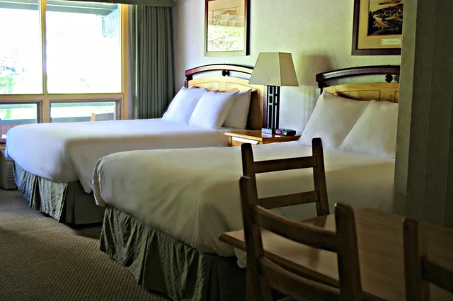 غرفة ديلوكس بسرير كوين، Fairmont Hot Springs Resort 7/8