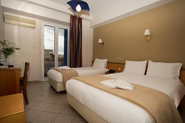 غرفة ثلاثية، Morfeas Hotel 1/2