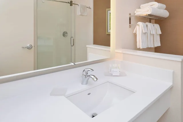 غرفة بسرير كينج لذوي الإعاقة، Fairfield Inn & Suites Chillicothe 2/2