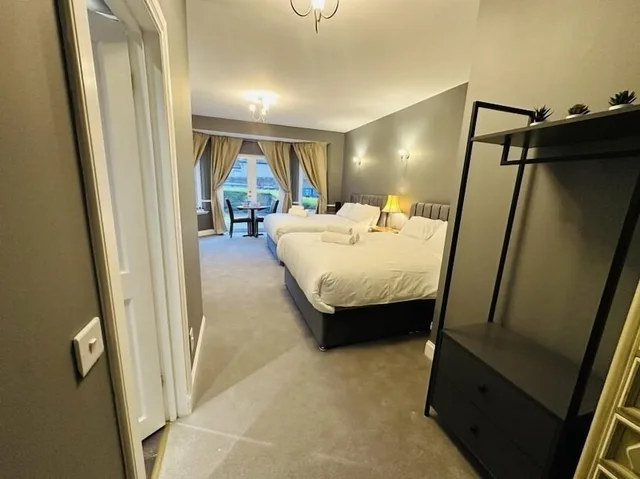 غرفة عائلية بسريرين كينج مع أريكة، Kildonan Lodge Hotel 2/3
