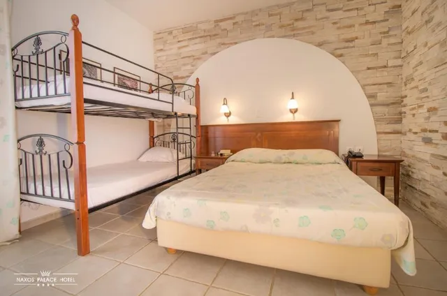 غرفة قياسية رباعية، Naxos Palace 5/5