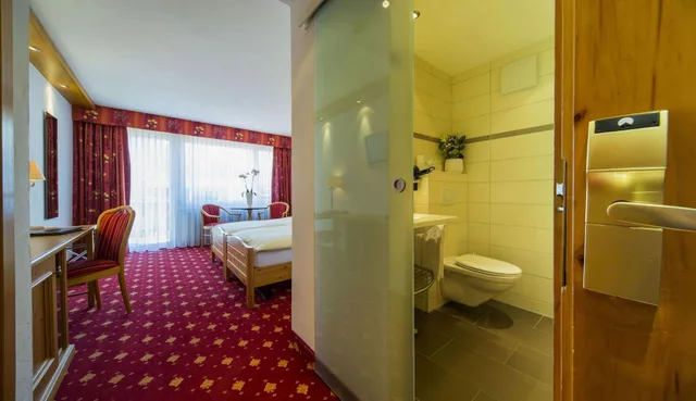 Room, Double Bed, Balcony, South Wing، Hotel Excelsior 5/5