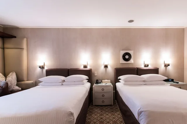 غرفة فاخرة بسريرين مزدوجين، City Club Hotel 2/3