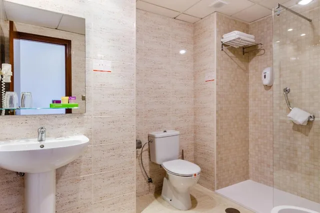 غرفة عائلية بشرفة، Hotel Gran Playa Santa Pola 2/2