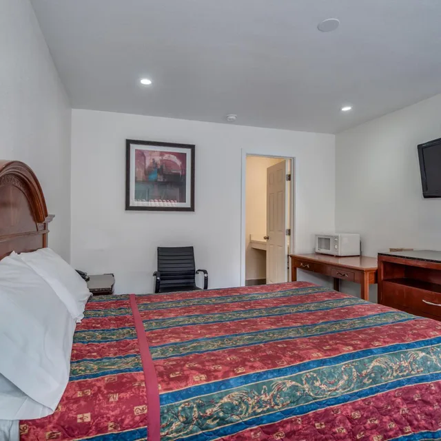 غرفة بسرير كينج وسرير كوين، Alameda Motel San Jose 2/3