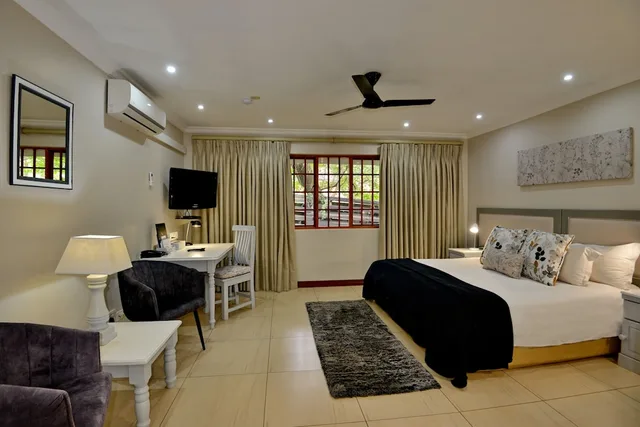 غرفة فاخرة بسريرين منفصلين بحمام خاص في الطابق الأرضي، Rivonia Bed And Breakfast Garden Estate 4/10