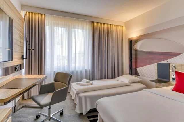 Family, King Bed, Novotel Koeln City 5/9