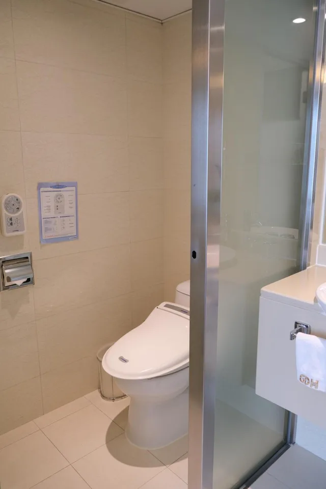 جناح جونيور بسرير كوين، Wharney Hotel 4/4