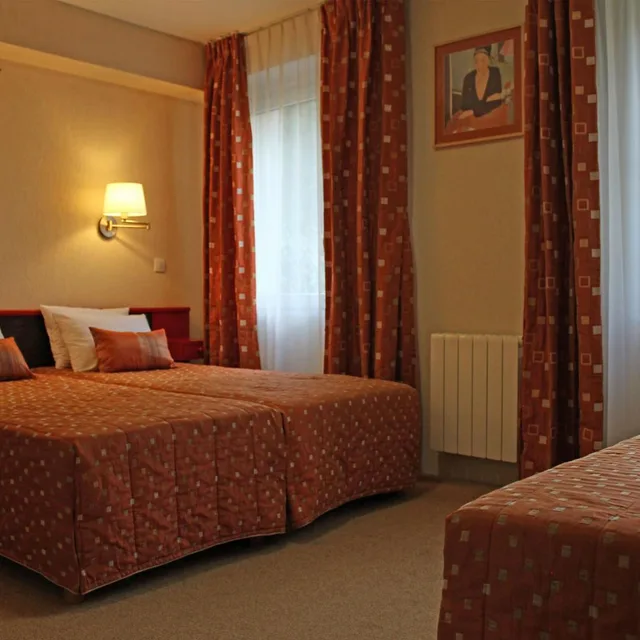 غرفة ثلاثية، Hotel Atlantic 3/10