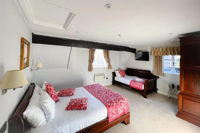 غرفة سوبيريور عائلية بسرير مزدوج وسريرين منفصلين، Castle Bromwich Hall Hotel, BW Signature Collection 2/9