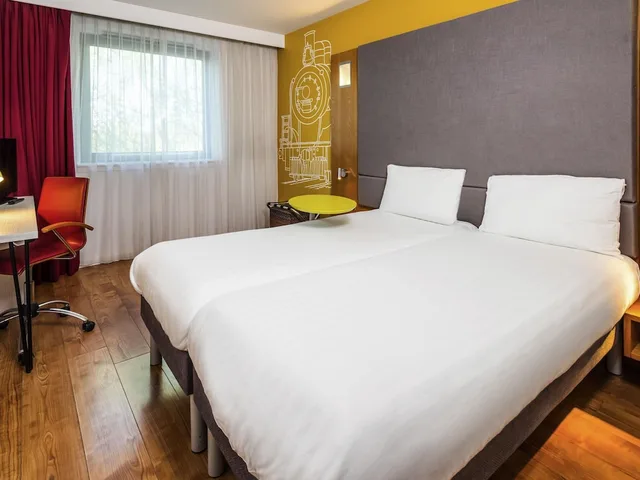 Duet, Twin Beds, Ibis Styles Crewe 2/9