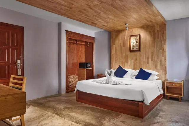Deluxe, Double Bed, with Extra Bed, Pacific Hotel 1/3