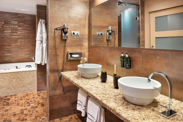 Connecting, the Level, Junior Suite, Double Bed, Panoramic View، Melia Madrid Princesa Hotel 3/4