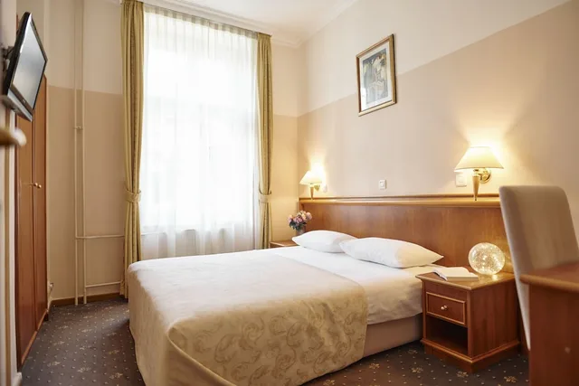 Standard, Double or Twin Bed, Street View، Hotel Lovran 7/10