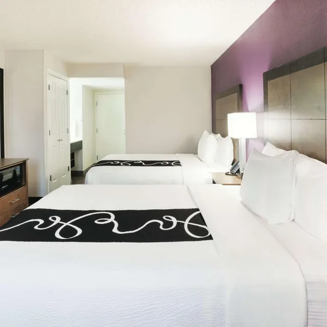 Deluxe, 2 Queen Beds, La Quinta Inn & Suites by Wyndham Rancho Cordova Sacramento 3/9