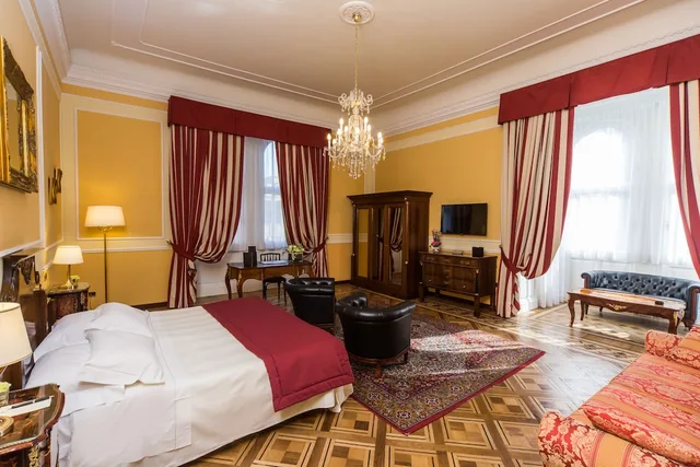 Junior Suite, Twin Beds, Bristol Palace 3/9