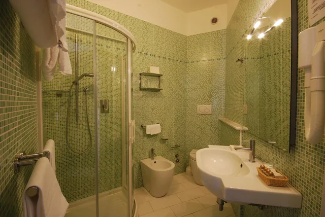 Room, Twin Beds, Convertible Double Bed، Hotel Bellevue, Sure Hotel Collection by Best Western 7/7