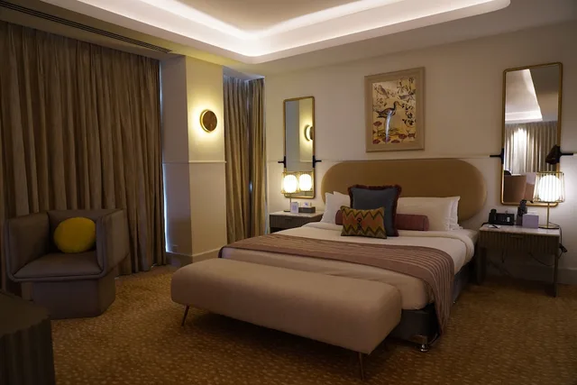 غرفة تنفيذية بسرير كينج، The Nishat Hotel Gulberg Lahore 1/4