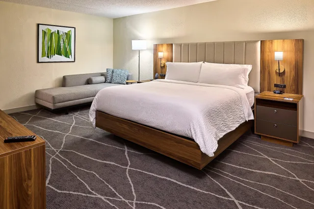 جناح بسرير كينج بغرفة نوم واحدة، Holiday Inn Express & Suites Charleston Dwtn - Westedge, an IHG Hotel 2/2