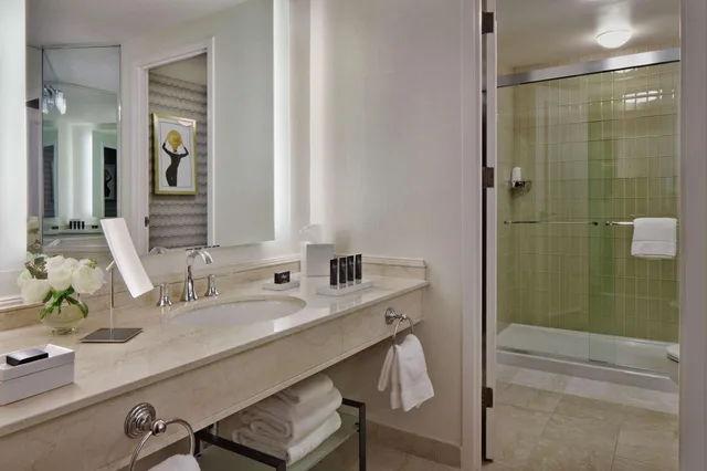 Executive, Suite, King Bed, Parkway View، The Logan Philadelphia Curio Collection by Hilton 2/2