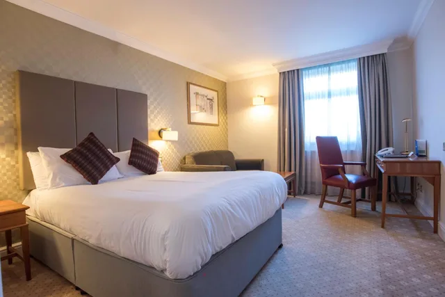Executive, Double Bed, with Pool، Apollo Hotel Basingstoke 3/6