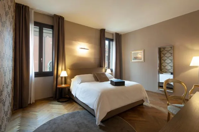 غرفة فاخرة بسرير مزدوج بإطلالة على القناة، Hotel Corte di Gabriela 8/10