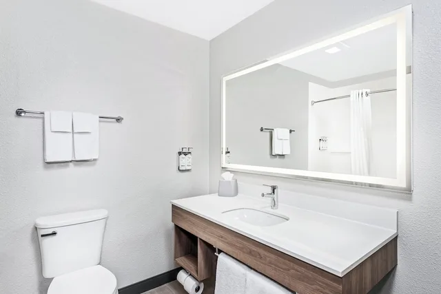 غرفة قياسية بسريرين كوين، Holiday Inn Express Hotel Suites Chicago Algonquin 8/8