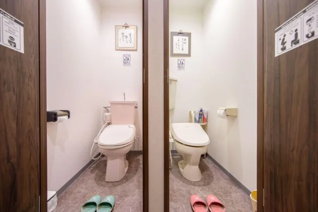 غرفة بسريرين منفصلين وسرير مزدوج وسرير بطابقين بحمام مشترك، GUEST HOUSE Bs Five II 4/5