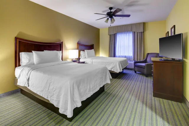 2 Bedrooms, Suite, 1 King and 2 Queen Beds, 2 Bathrooms، Homewood Suites by Hilton West Palm Beach 3/3