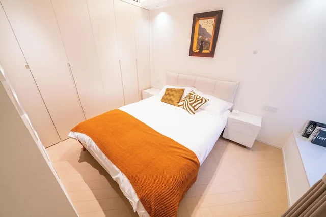 2 Bedrooms, Senior, Apartment, 1 Queen and 1 Double Bed, Book and Bed-People's Square 2/8