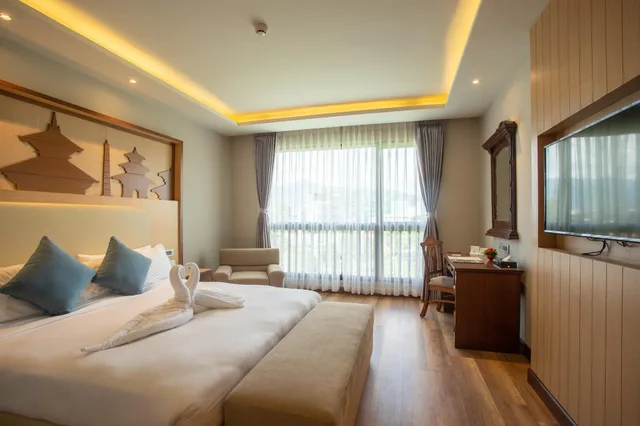 جناح بريميوم، Pokhara Grande 1/2