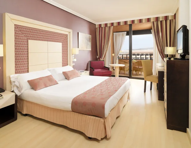 غرفة قياسية بسريرين منفصلين، H10 Costa Adeje Palace 4/10