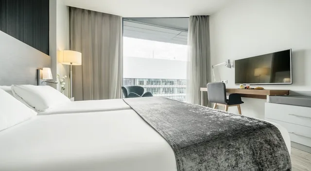 غرفة مفردة بسريرين منفصلين، Hotel Ilunion Atrium 3/7