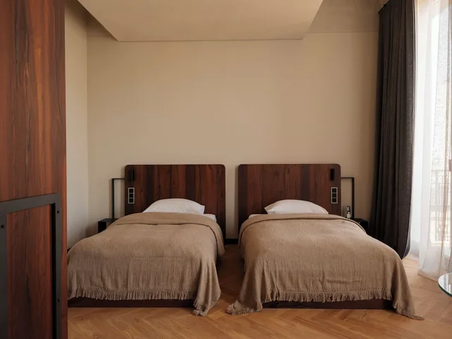 غرفة قياسية بسريرين منفصلين، Hotel Grand 1/2
