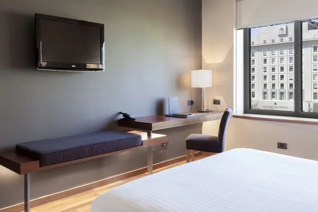 غرفة قياسية بسرير كوين، AC Hotel Aitana by Marriott 5/9