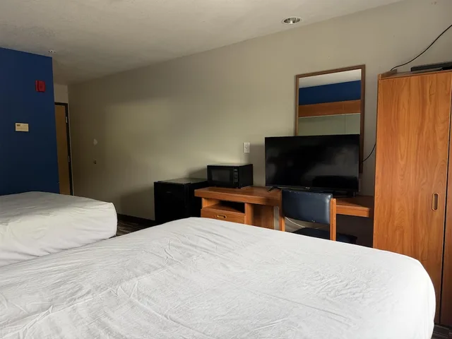 غرفة قياسية بسريرين كوين، Microtel Inn & Suites Huntsville 2/4