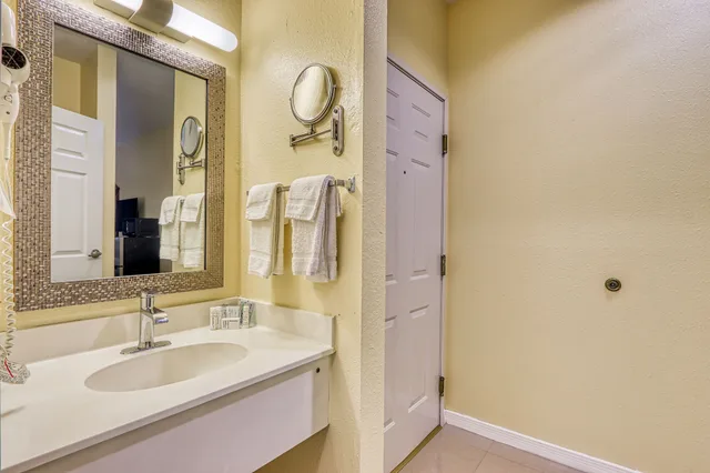 غرفة مفردة بسرير كينج، Americas Hotel El Paso Medical Center 7/10